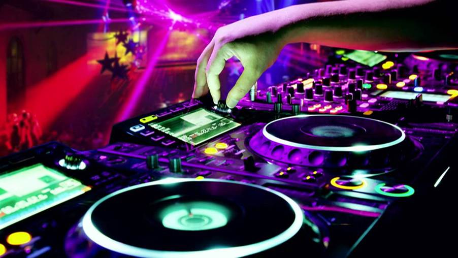 How Much Does a DJ Cost Per Hour UK